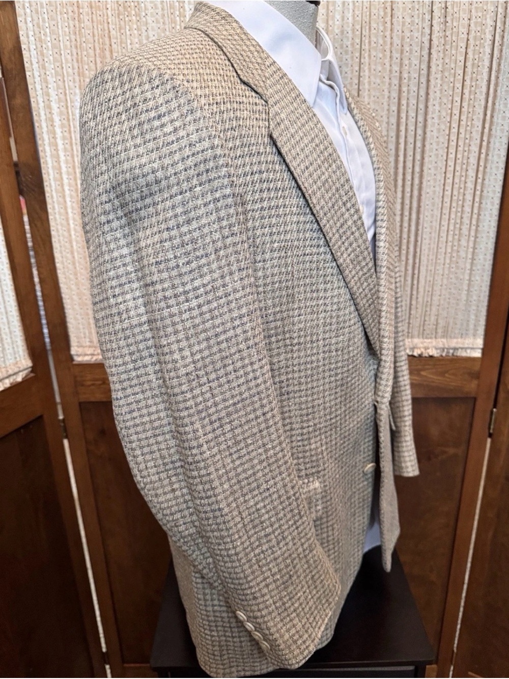 Very Nice Geoffrey Beene - 100% Silk Herringbone Sport Coat - Excellent Vintage
